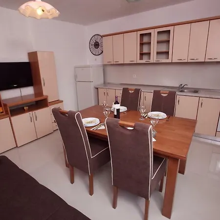 Apartman Radic דירה *